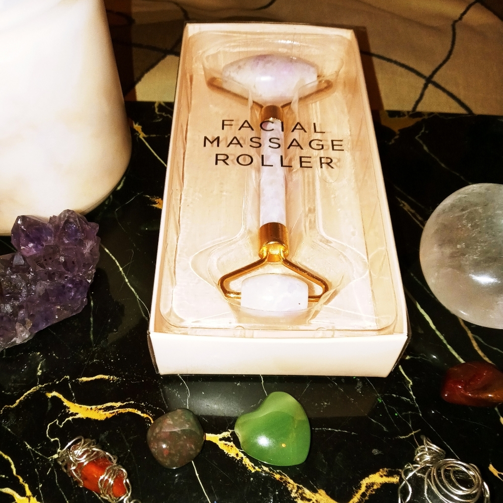 Facial roller